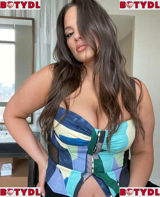 Ashley Graham Onlyfans Photo Gallery 