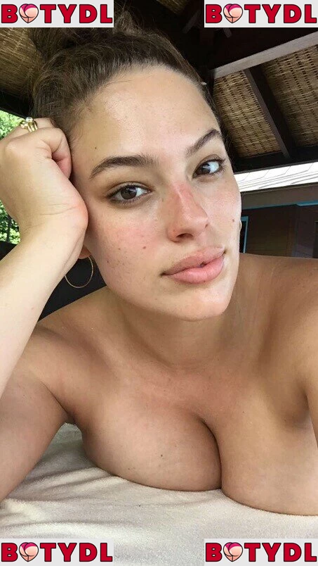 Ashley Graham Onlyfans Photo Gallery 