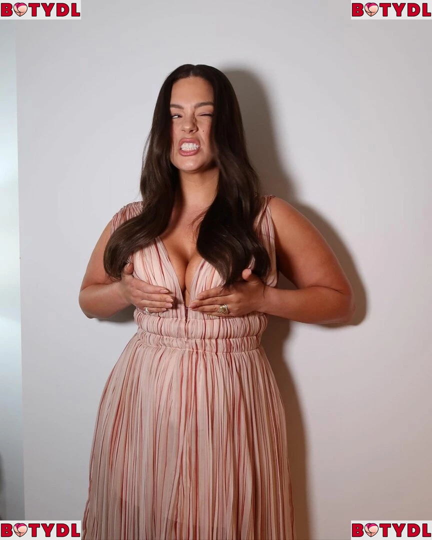 Ashley Graham Onlyfans Photo Gallery 