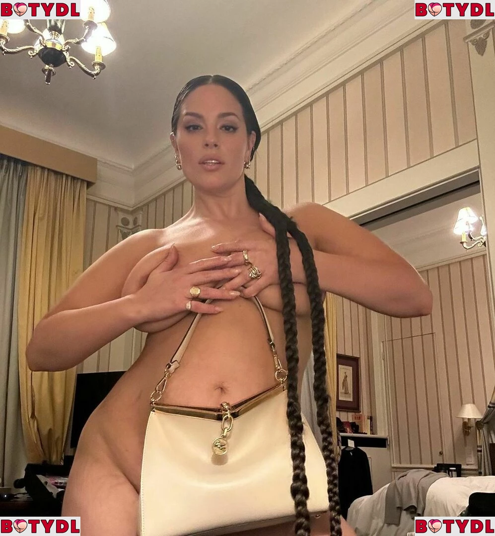 Ashley Graham Onlyfans Photo Gallery 