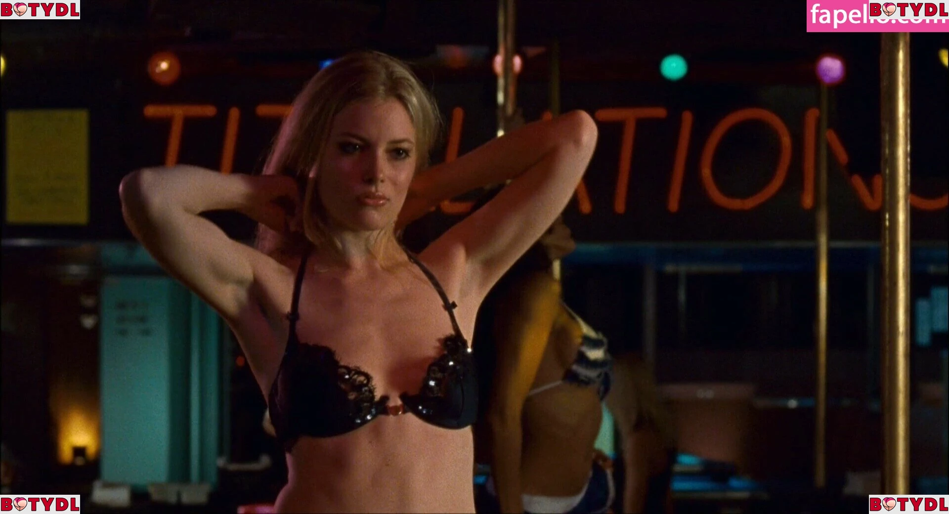 Gillian Jacobs Onlyfans Photo Gallery 