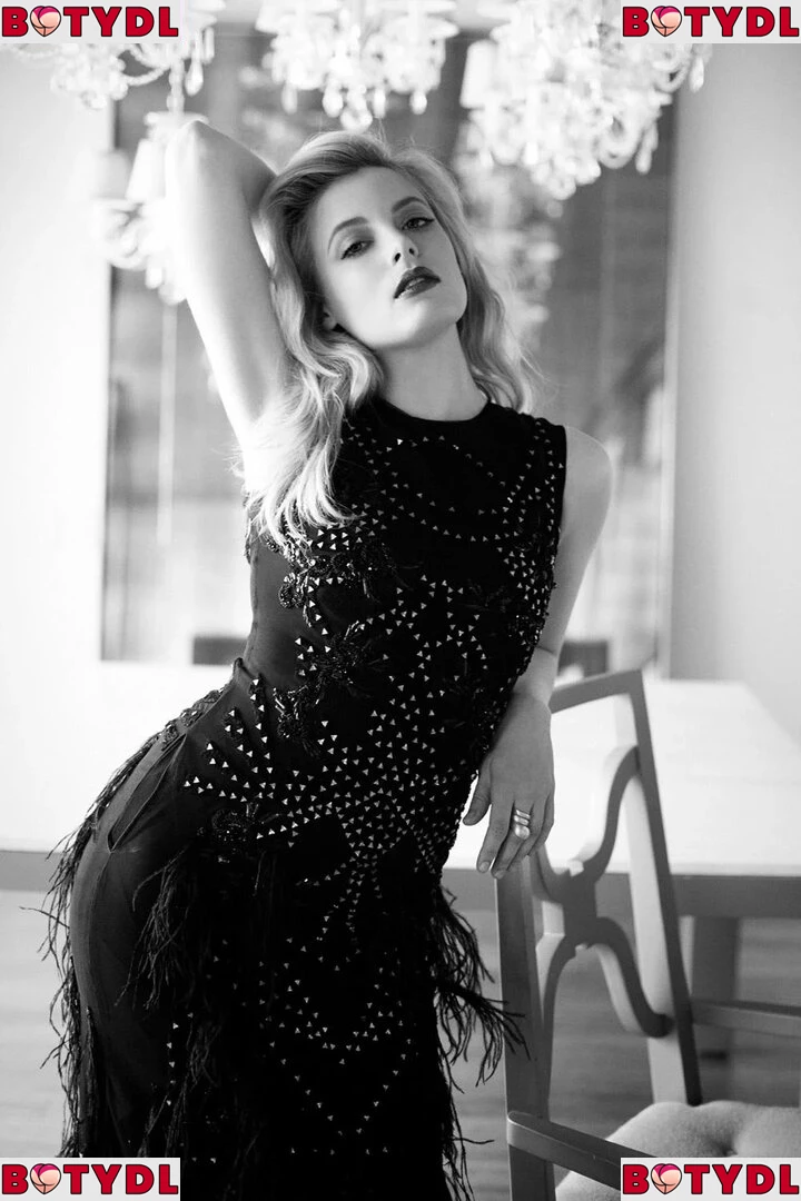 Gillian Jacobs Onlyfans Photo Gallery 