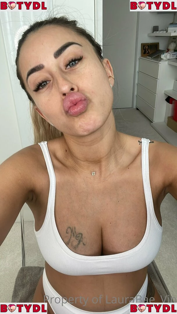 laurabae_ Onlyfans Photo Gallery 