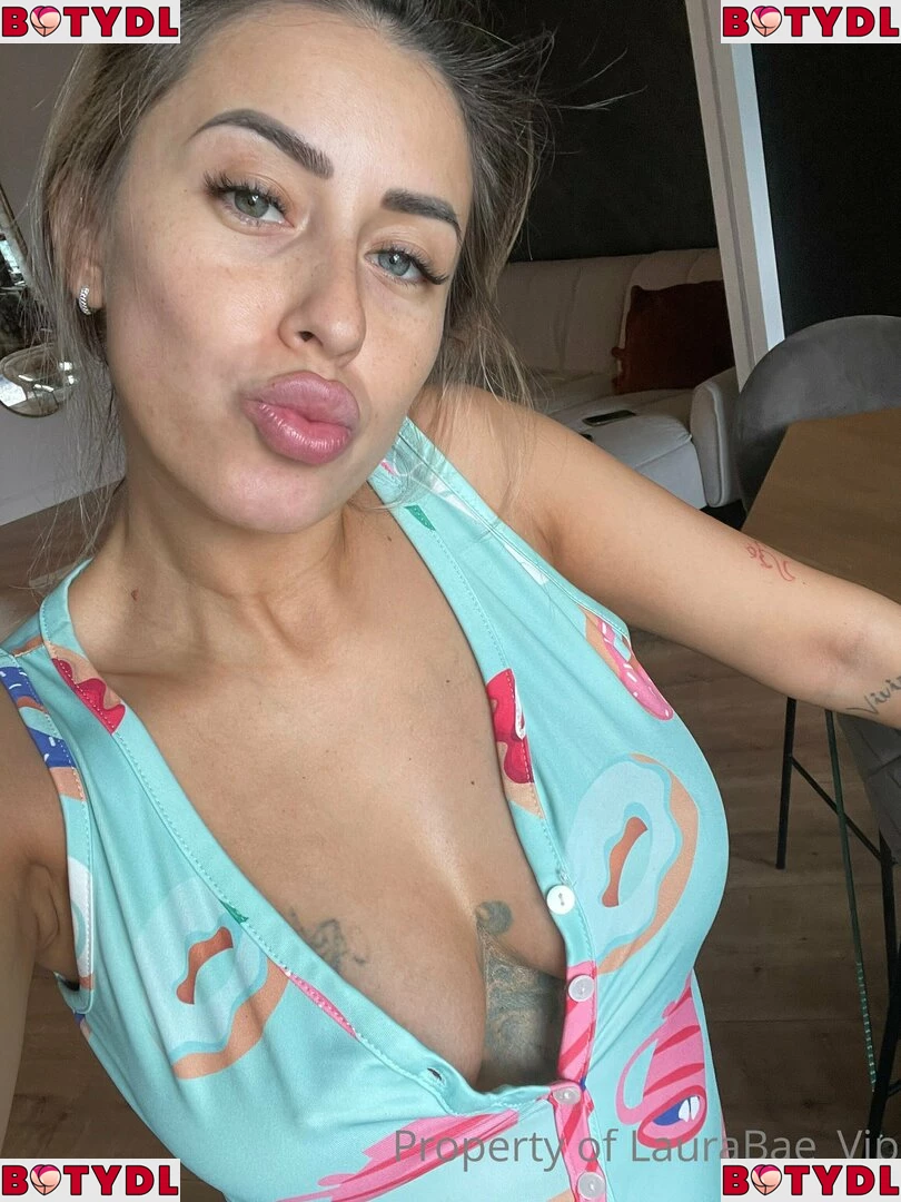 laurabae_ Onlyfans Photo Gallery 