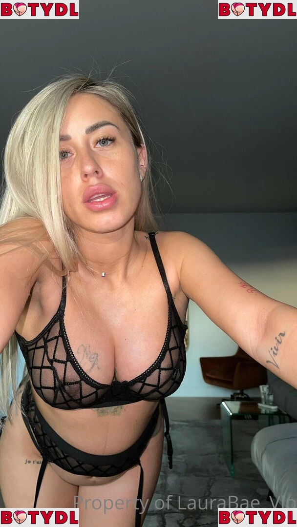 laurabae_ Onlyfans Photo Gallery 