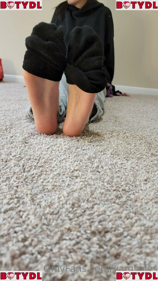 YamSoles Onlyfans Photo Gallery 