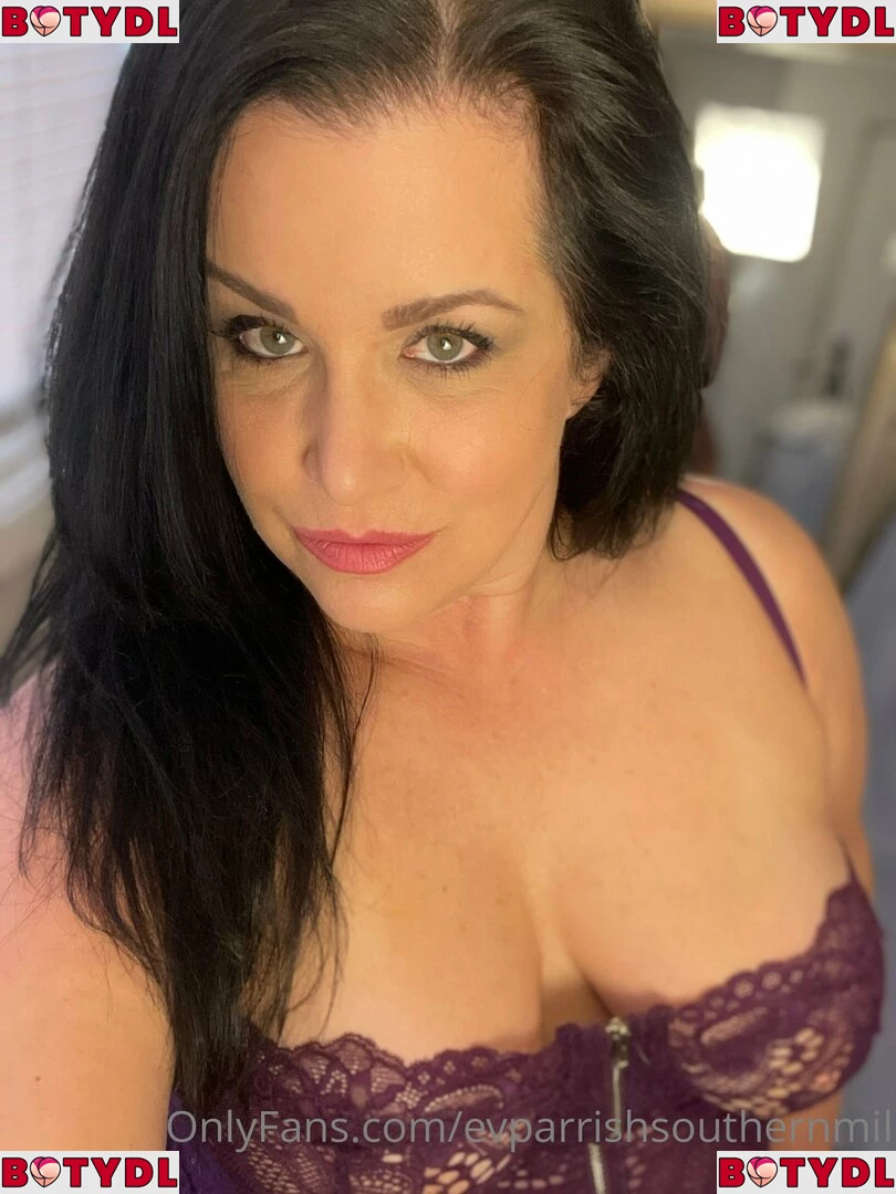 evparrishsouthernmil Onlyfans Photo Gallery 