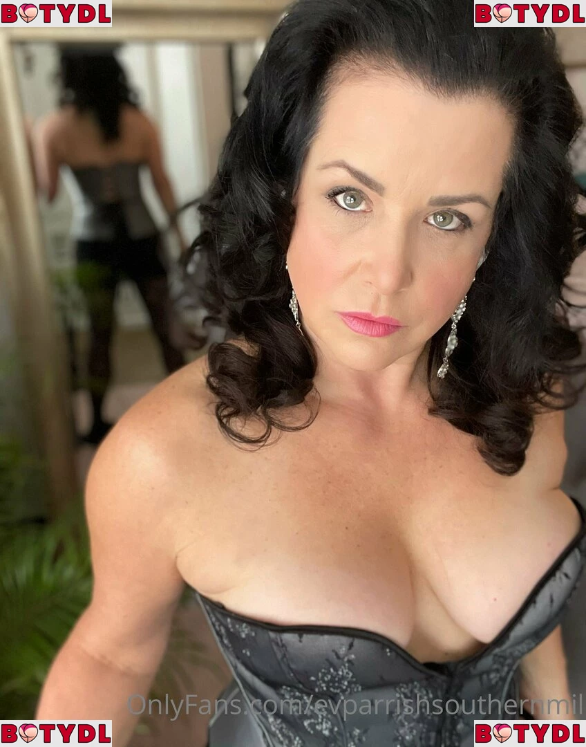 evparrishsouthernmil Onlyfans Photo Gallery 