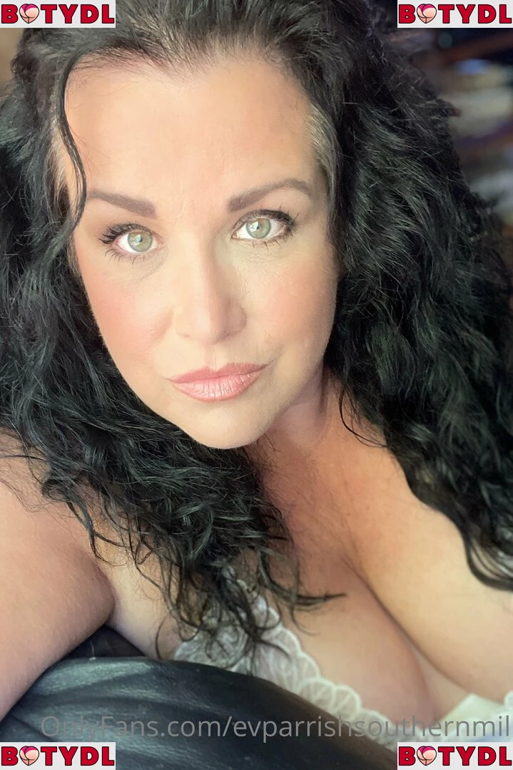 evparrishsouthernmil Onlyfans Photo Gallery 