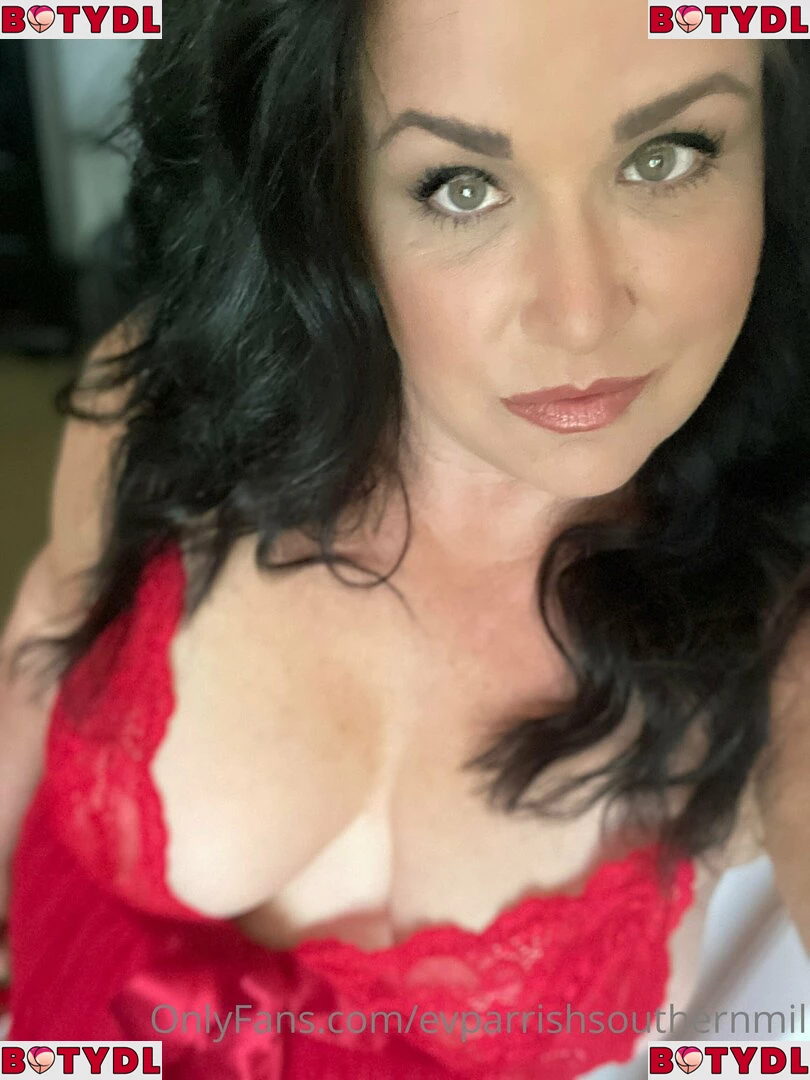 evparrishsouthernmil Onlyfans Photo Gallery 