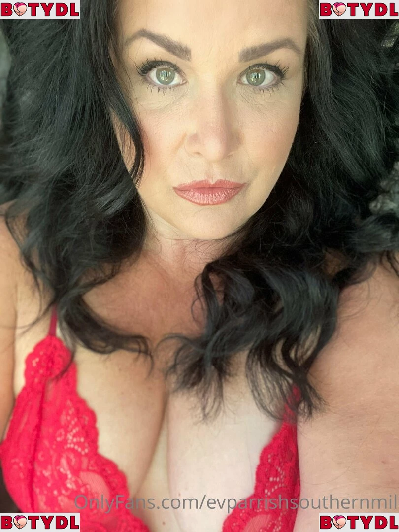 evparrishsouthernmil Onlyfans Photo Gallery 