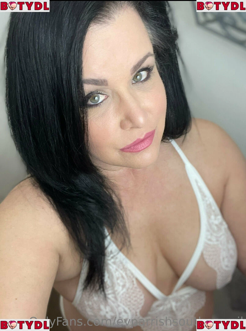 evparrishsouthernmil Onlyfans Photo Gallery 