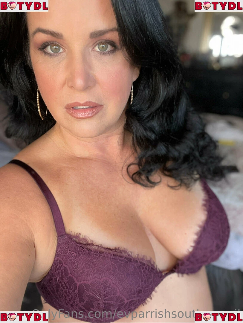 evparrishsouthernmil Onlyfans Photo Gallery 