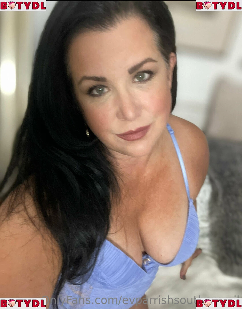 evparrishsouthernmil Onlyfans Photo Gallery 