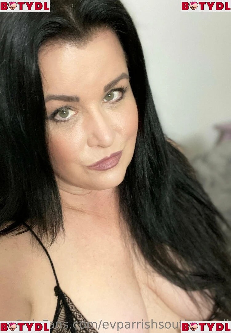 evparrishsouthernmil Onlyfans Photo Gallery 