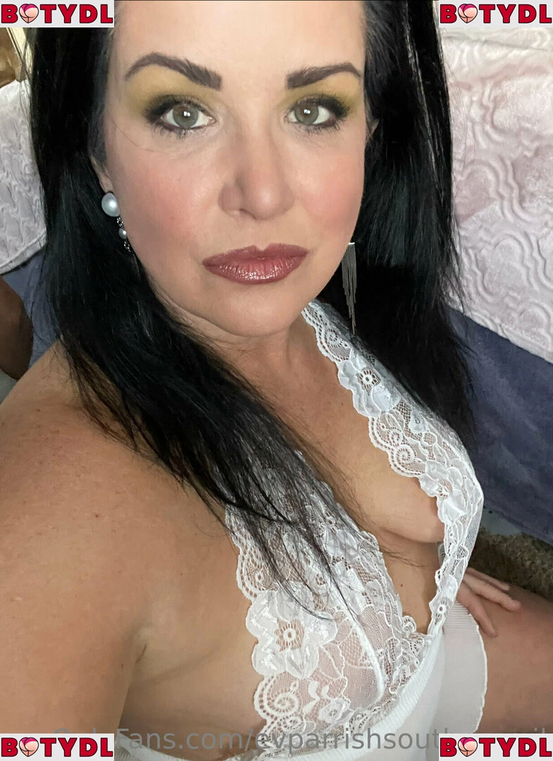 evparrishsouthernmil Onlyfans Photo Gallery 