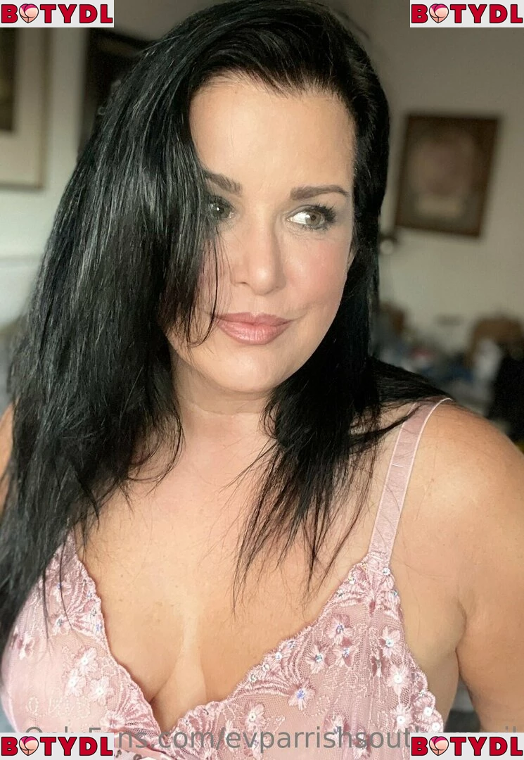 evparrishsouthernmil Onlyfans Photo Gallery 