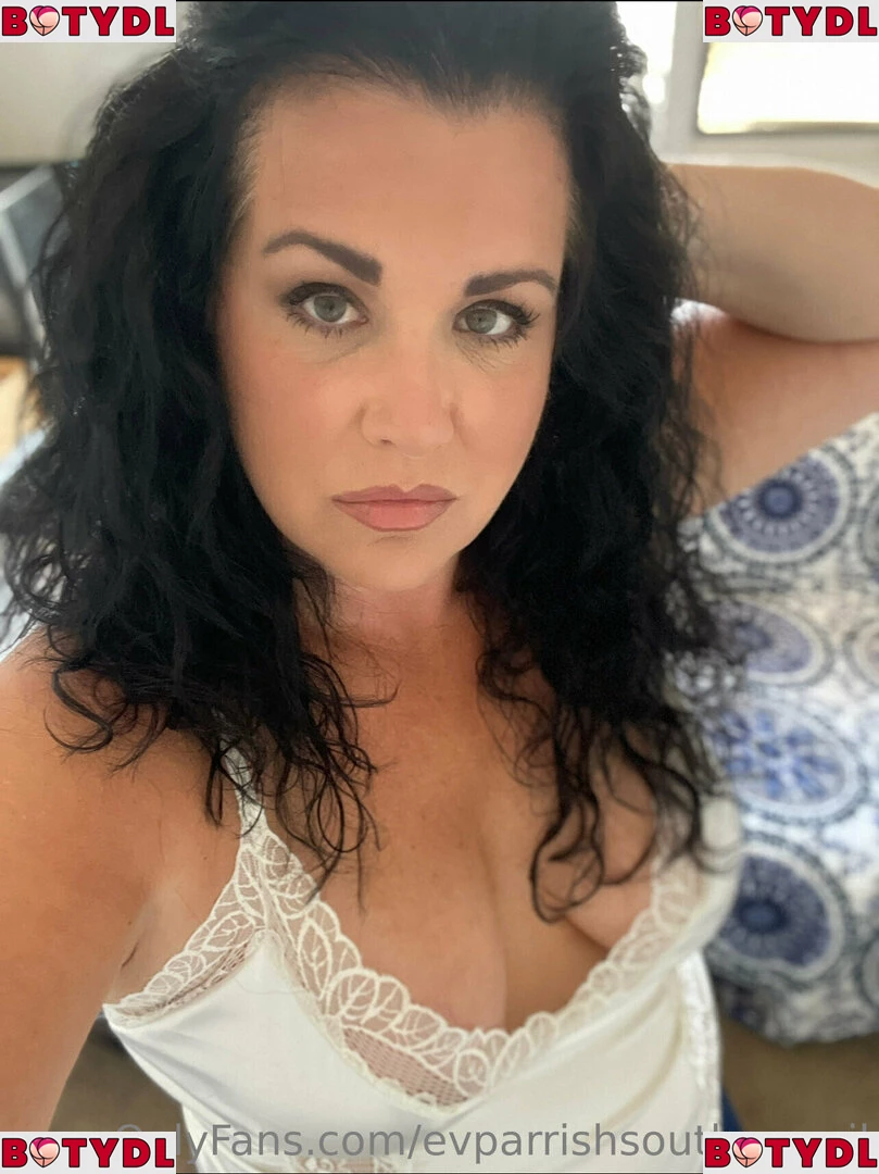 evparrishsouthernmil Onlyfans Photo Gallery 