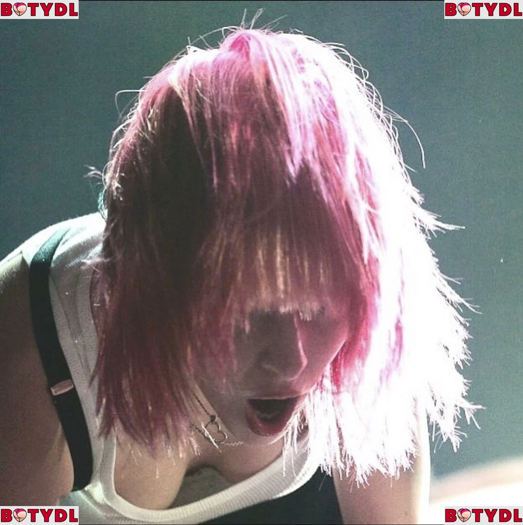 Hayley Williams Onlyfans Photo Gallery 