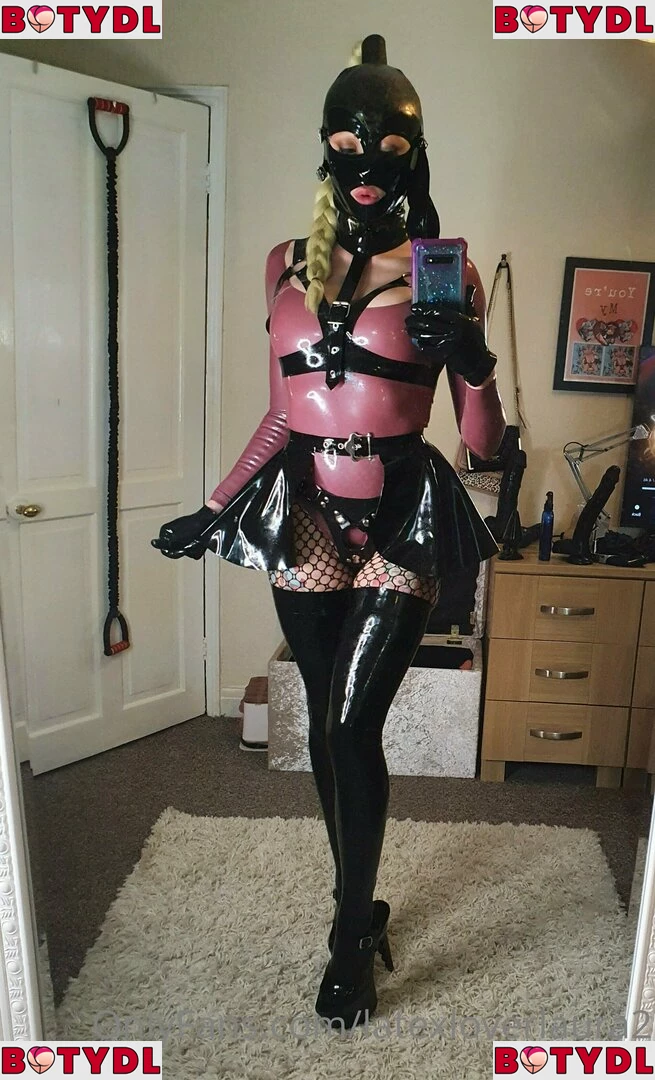 latexloverlaura2 Onlyfans Photo Gallery 