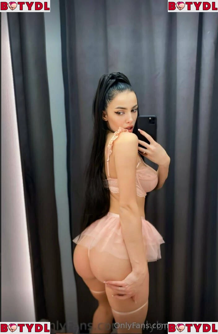 kikiyounny Onlyfans Photo Gallery 