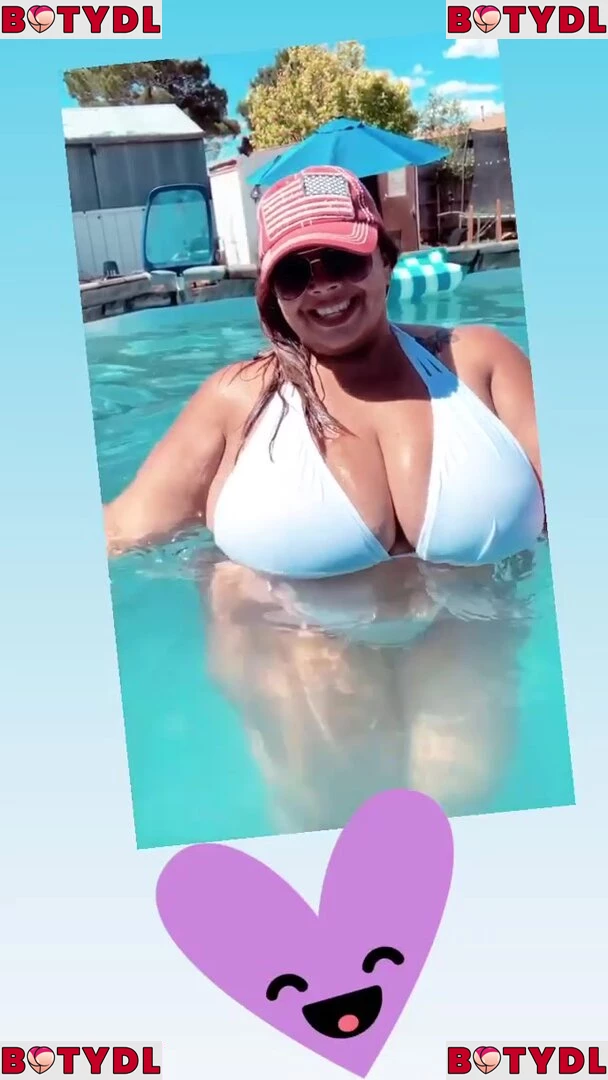 SueAnn Onlyfans Photo Gallery 