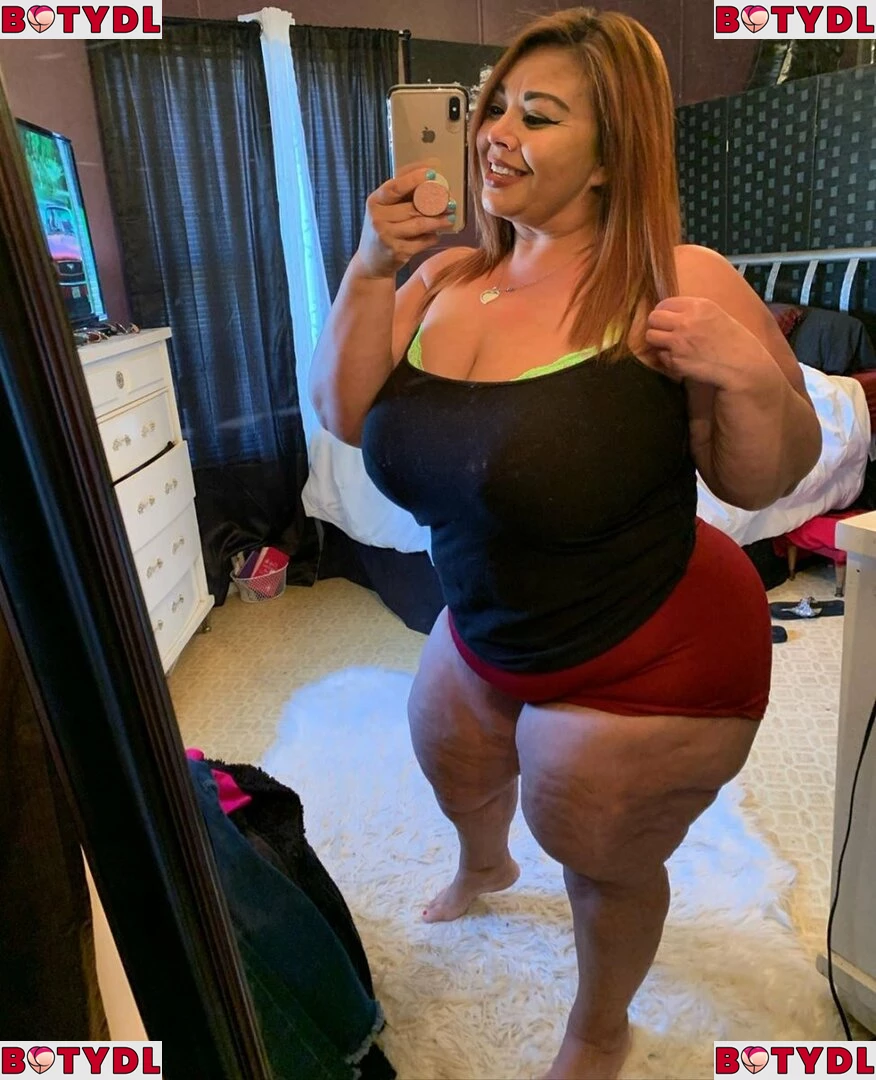 SueAnn Onlyfans Photo Gallery 