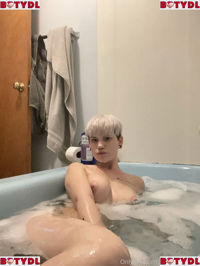 nicolelow94 Onlyfans Photo Gallery 