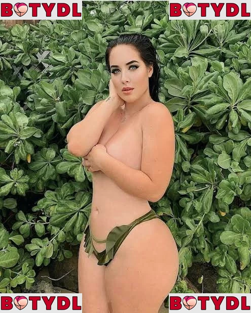 Holly Luyah Onlyfans Photo Gallery 