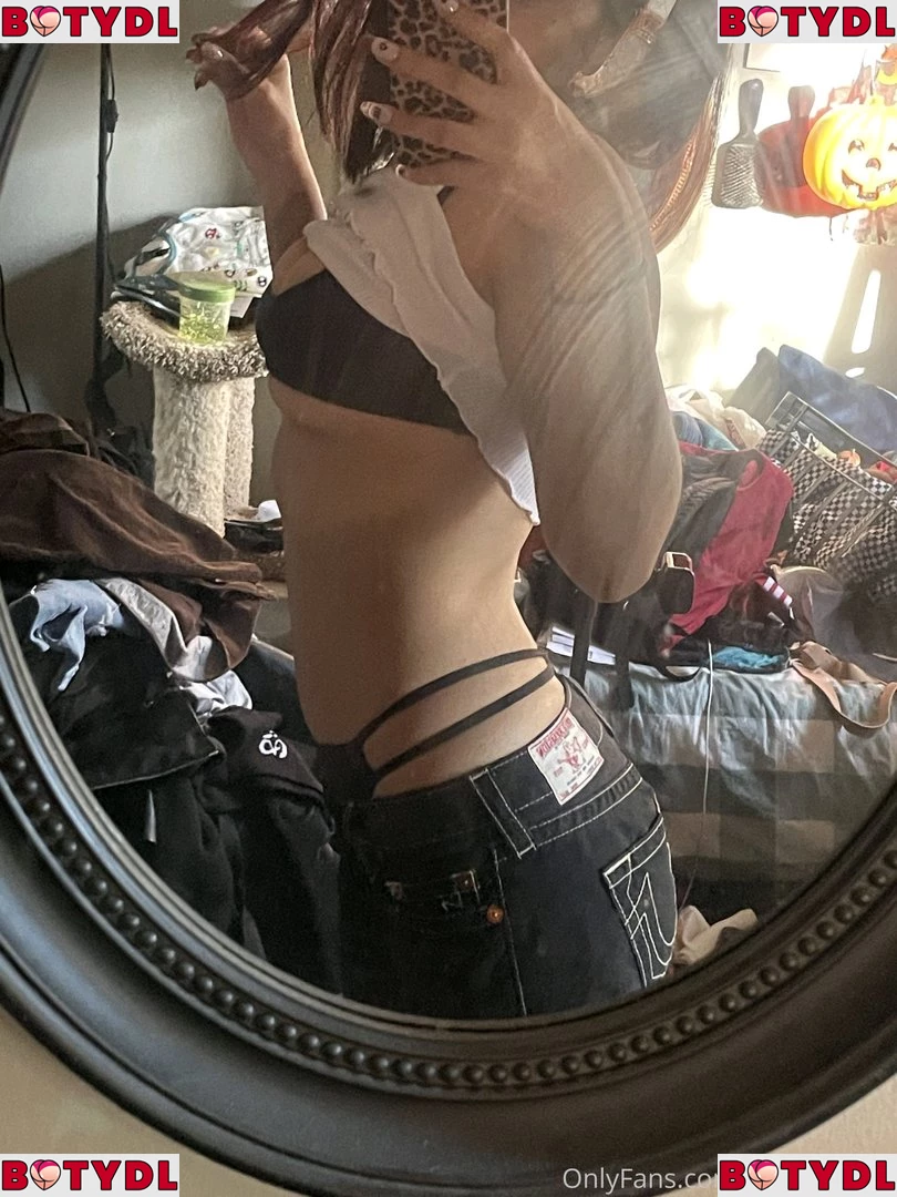 gothwaifu Onlyfans Photo Gallery 