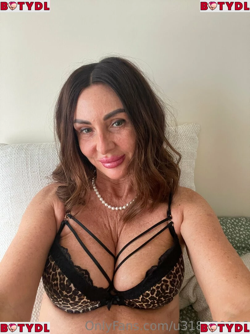 y0ur_wife Onlyfans Photo Gallery 