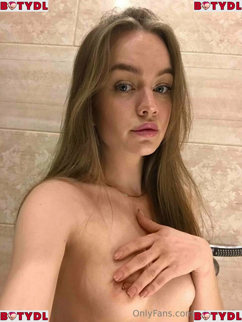 y0ur_wife Onlyfans Photo Gallery 