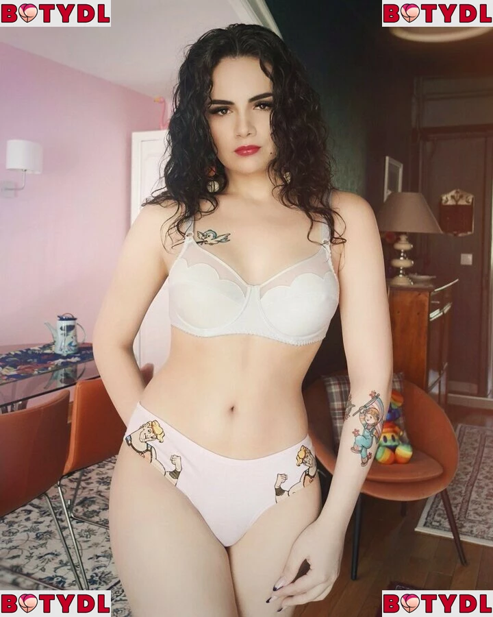 Laura Badler Onlyfans Photo Gallery 