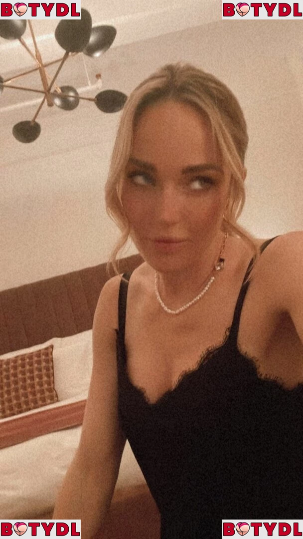 Caity Lotz Onlyfans Photo Gallery 