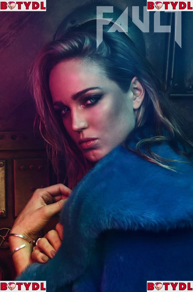 Caity Lotz Onlyfans Photo Gallery 