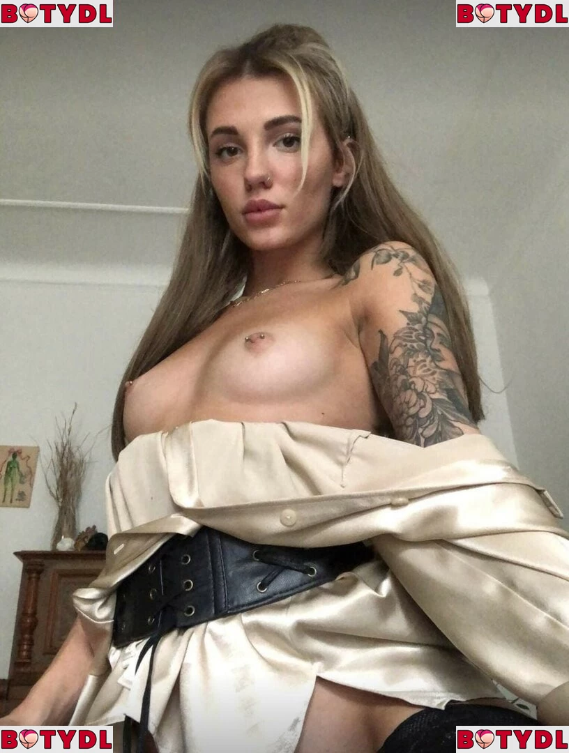 lisaero Onlyfans Photo Gallery 