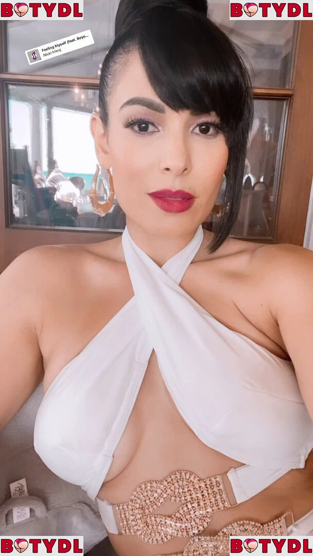 Nadine Velazquez Onlyfans Photo Gallery 