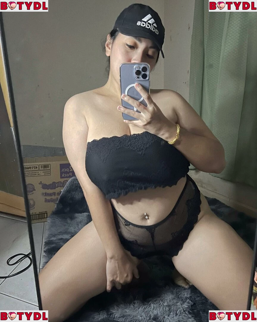 Aungsumalyn Onlyfans Photo Gallery 