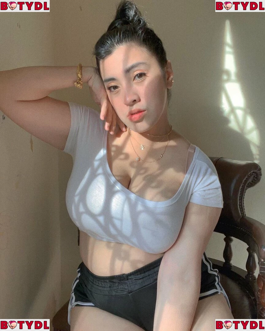 Aungsumalyn Onlyfans Photo Gallery 