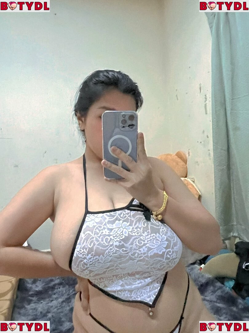 Aungsumalyn Onlyfans Photo Gallery 