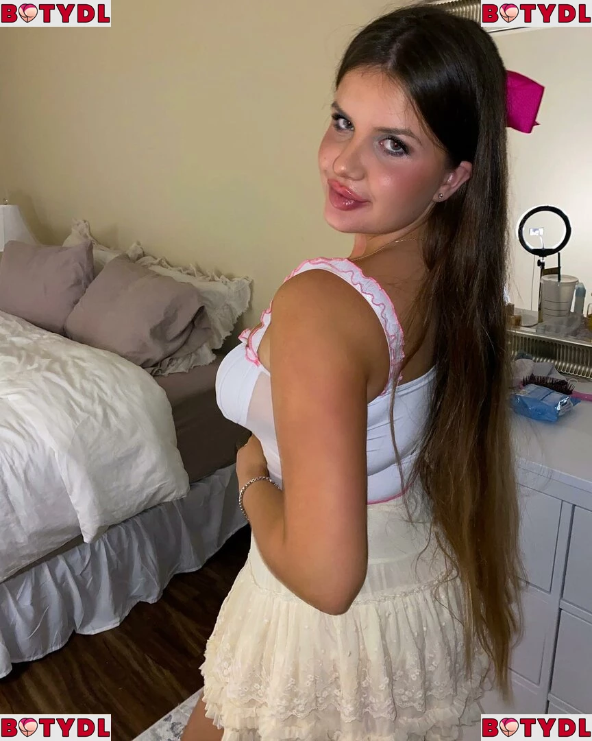 Elizabeth M Onlyfans Photo Gallery 