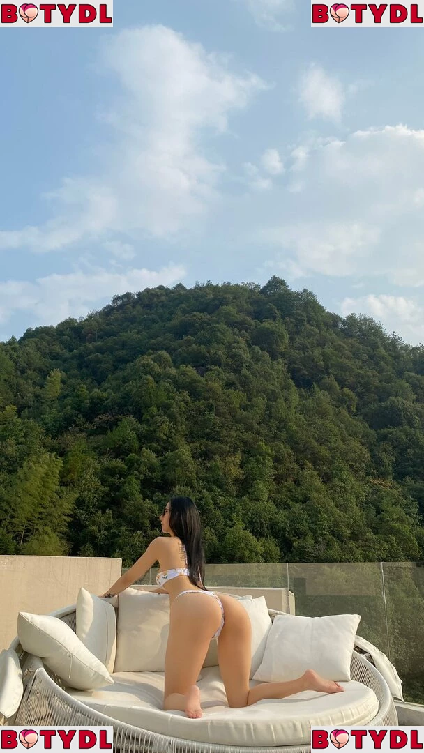 QiaoniuTT Onlyfans Photo Gallery 