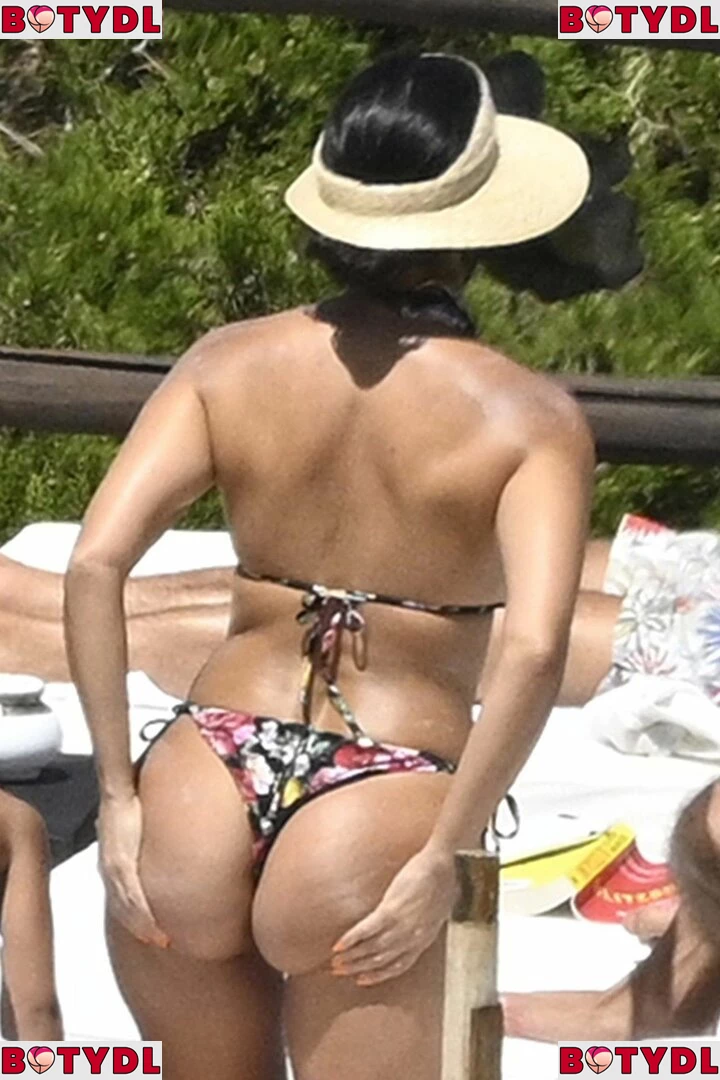 Kourtney Kardashian Onlyfans Photo Gallery 