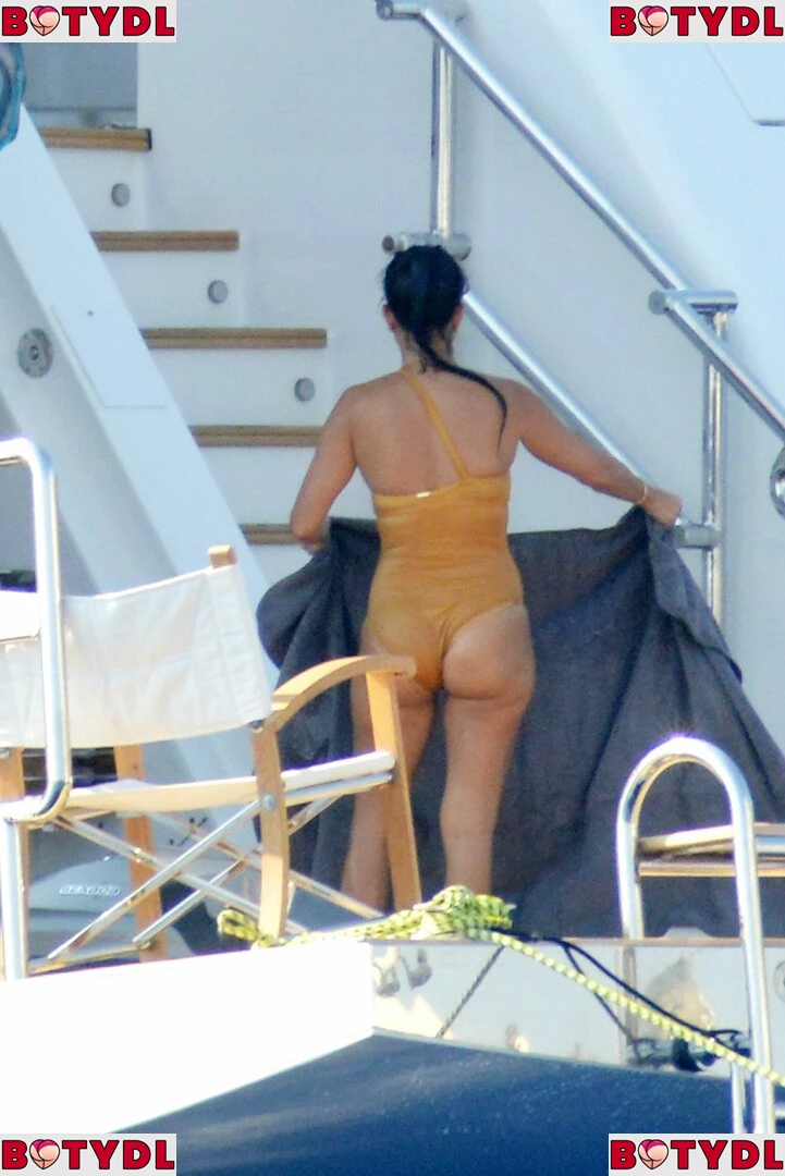 Kourtney Kardashian Onlyfans Photo Gallery 