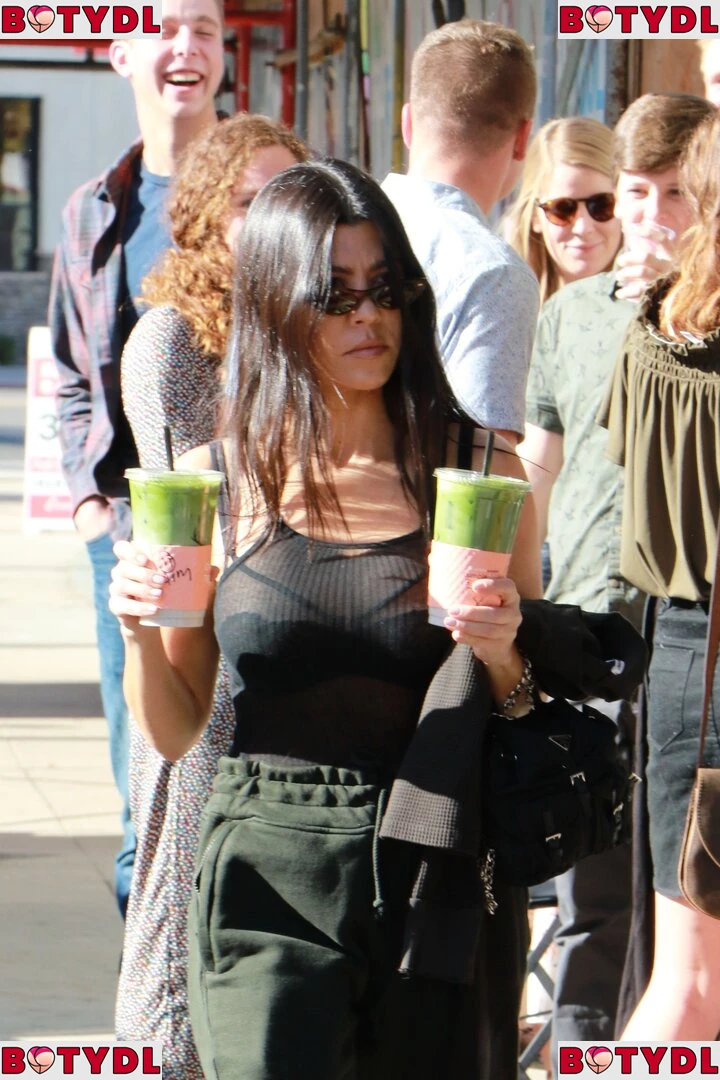 Kourtney Kardashian Onlyfans Photo Gallery 