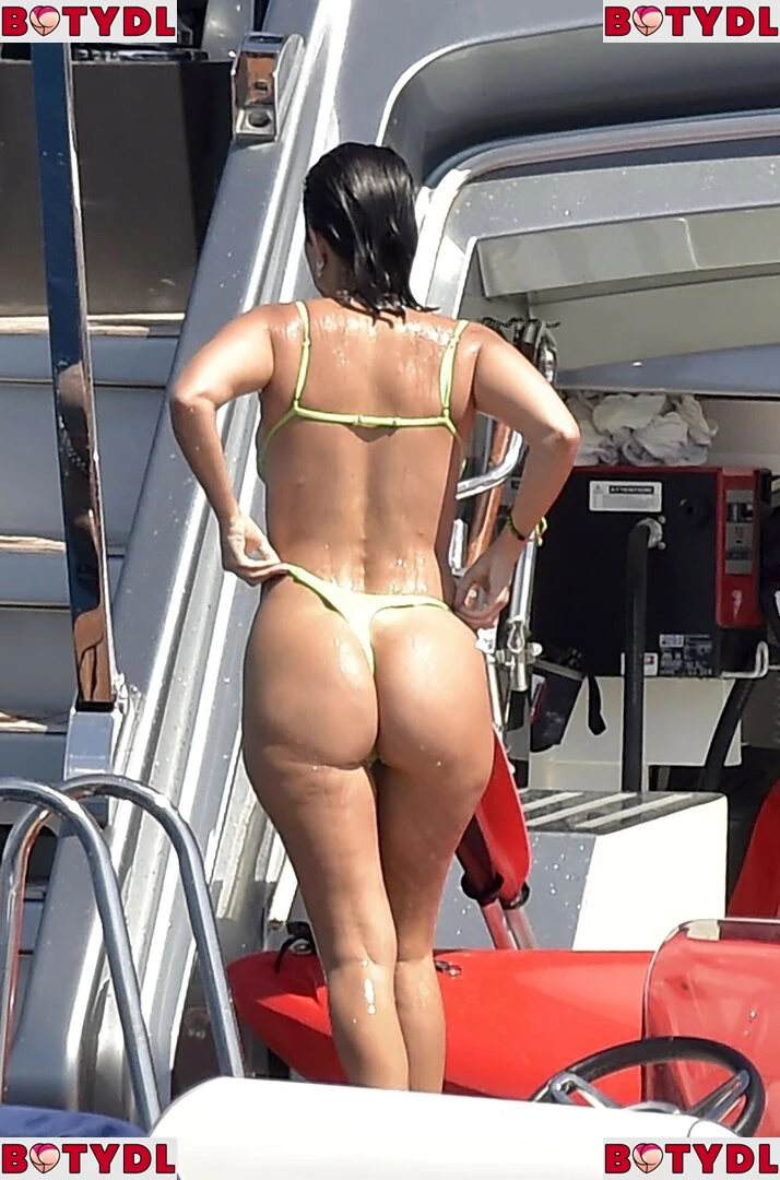 Kourtney Kardashian Onlyfans Photo Gallery 