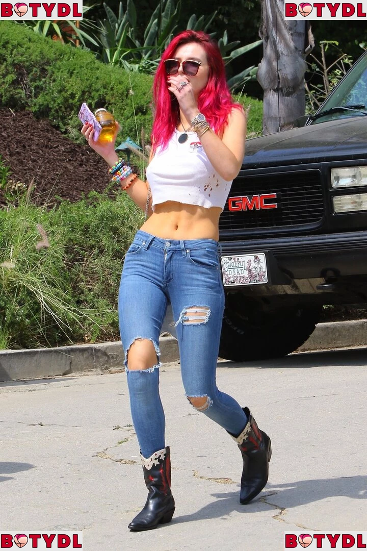 Bella Thorne Onlyfans Photo Gallery 