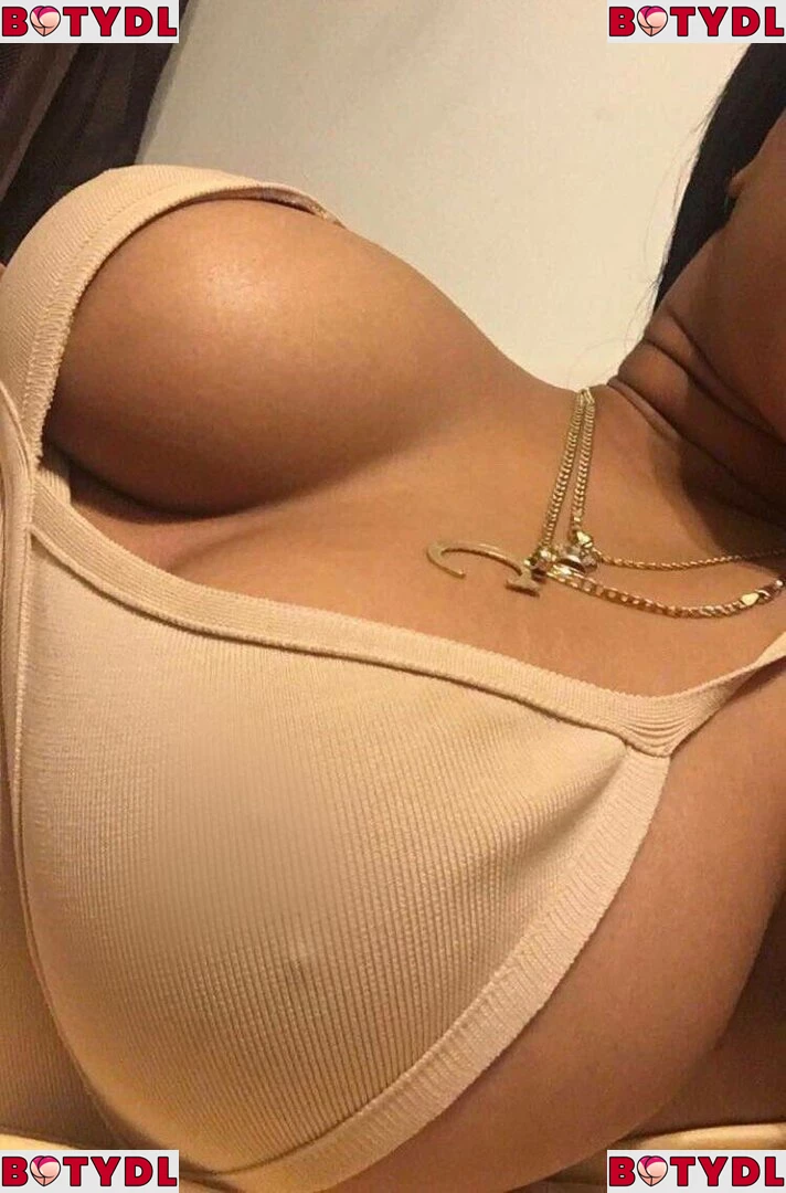 Lalatupy Onlyfans Photo Gallery 