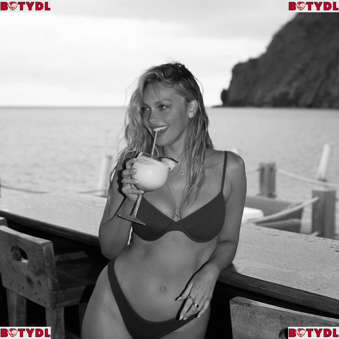 Camille Kostek Onlyfans Photo Gallery 