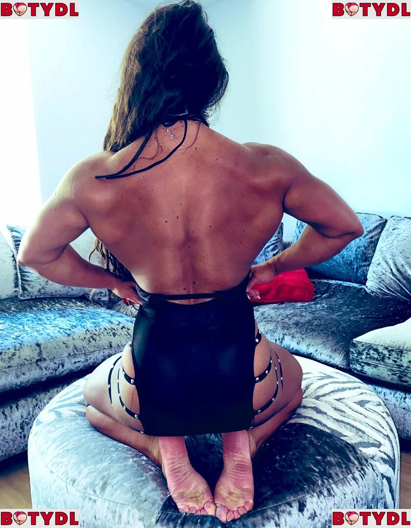 Mistress Muscle Onlyfans Photo Gallery 